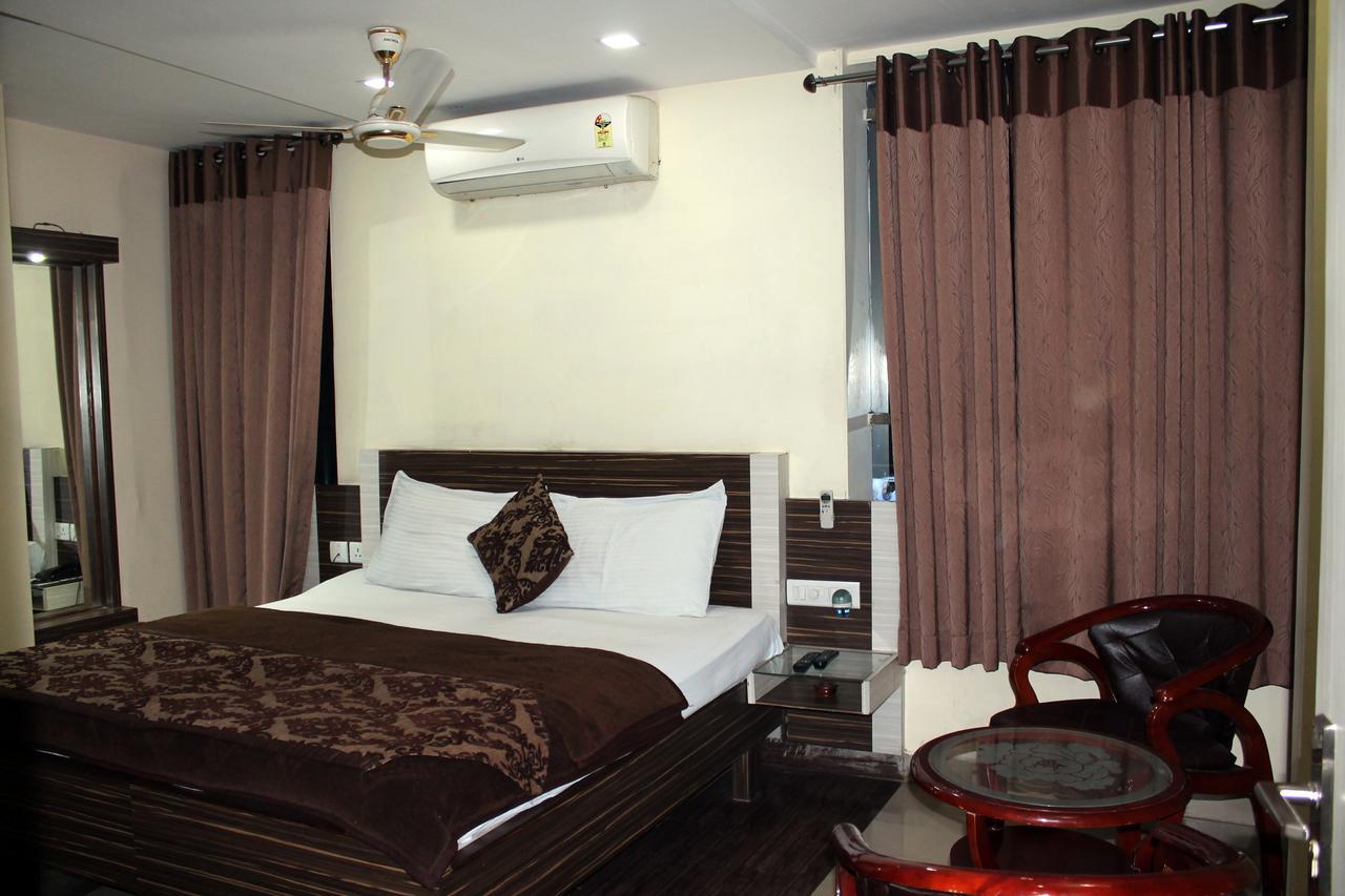 Hotel Swayam Jabalpur Eksteriør bilde