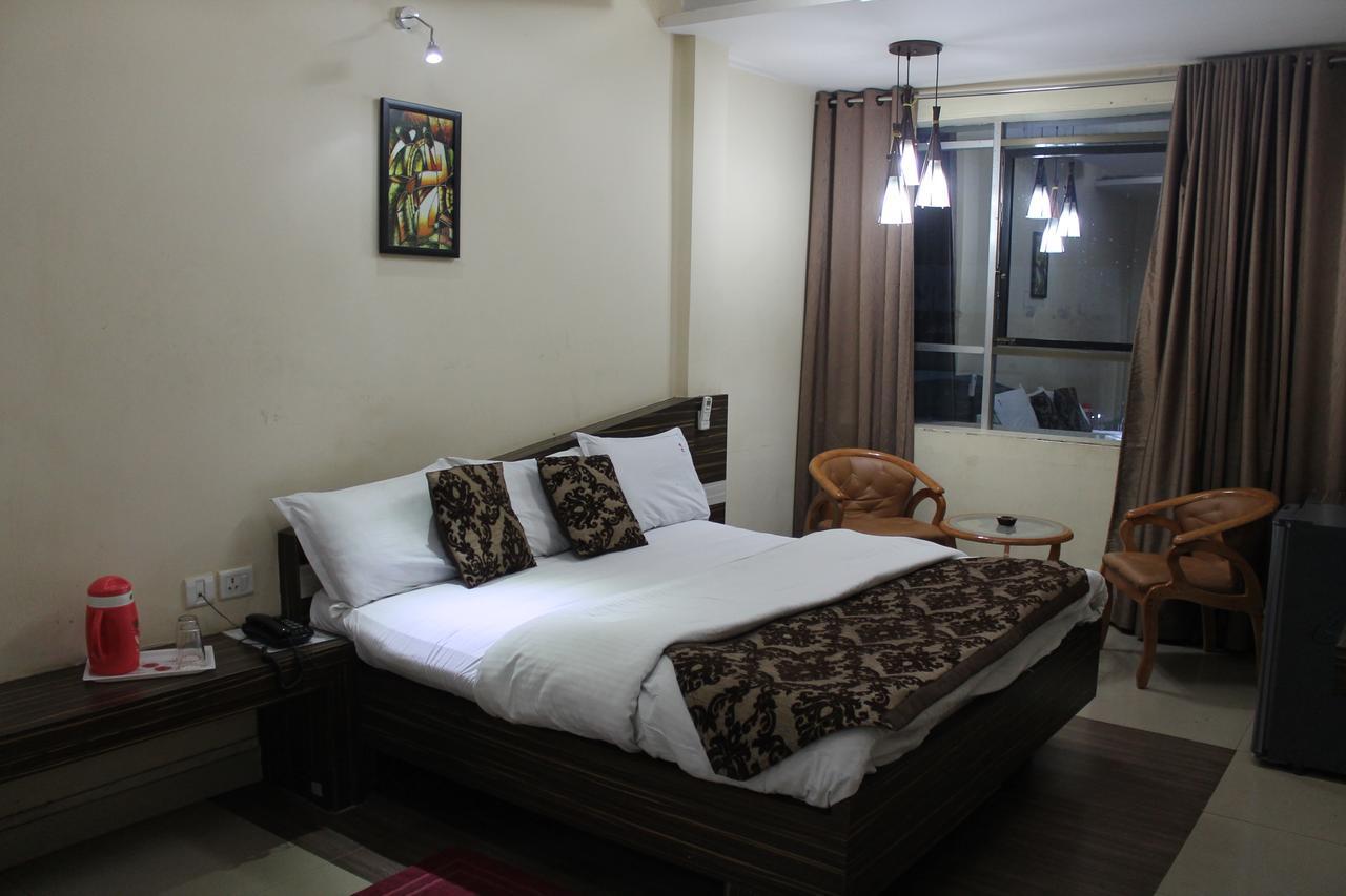 Hotel Swayam Jabalpur Eksteriør bilde